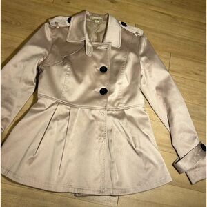Beautiful Woman Jacket with lined interior.